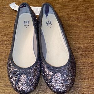 NWT Gap kids slip on size 3